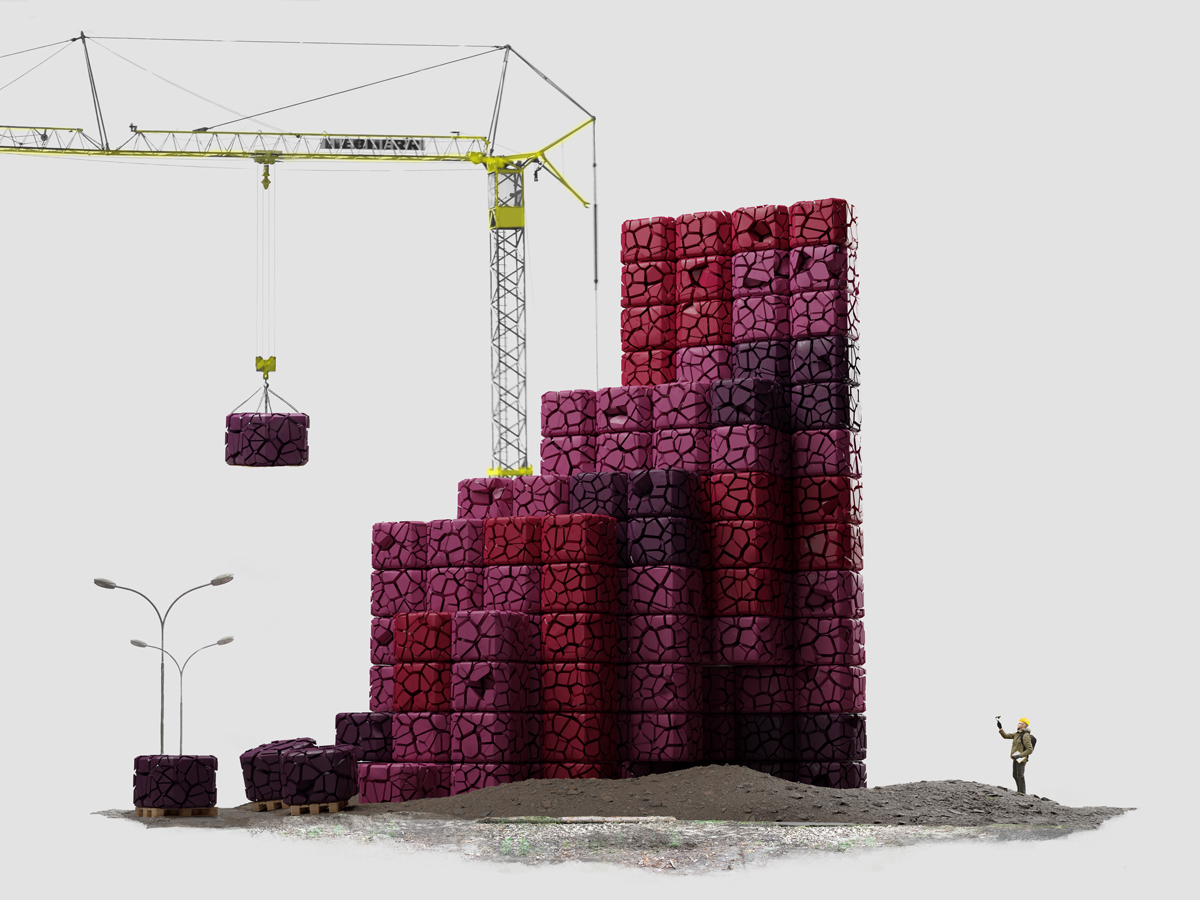 The medium-sized LGU, which is still uncovered and under construction, stands on a pile of earth in the middle of an abandoned industrial site. A few modules are still standing on euro pallets next to it. A site manager supervises the construction.